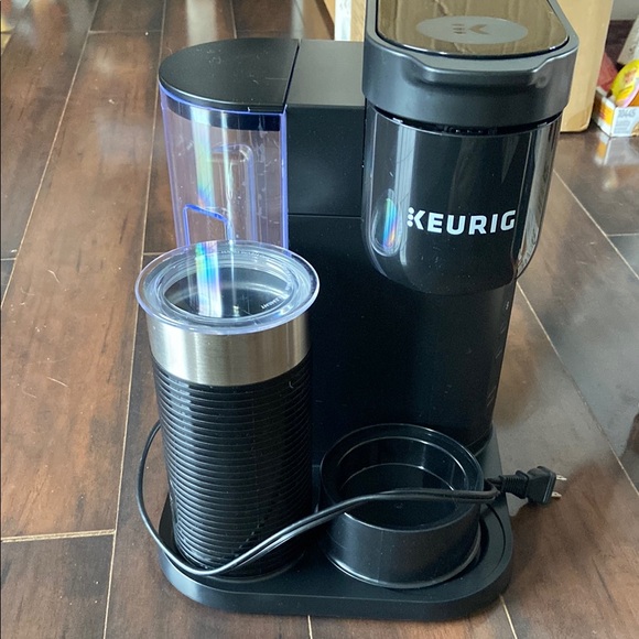 Keurig Black Coffee Maker with Frother